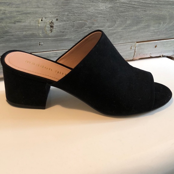 Black slip on heeled shoes - Picture 3 of 3